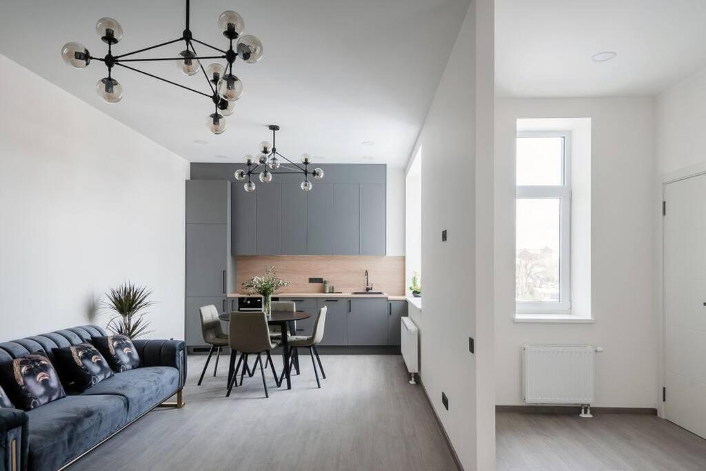 Spacious Home In Central Рига Екстериор снимка