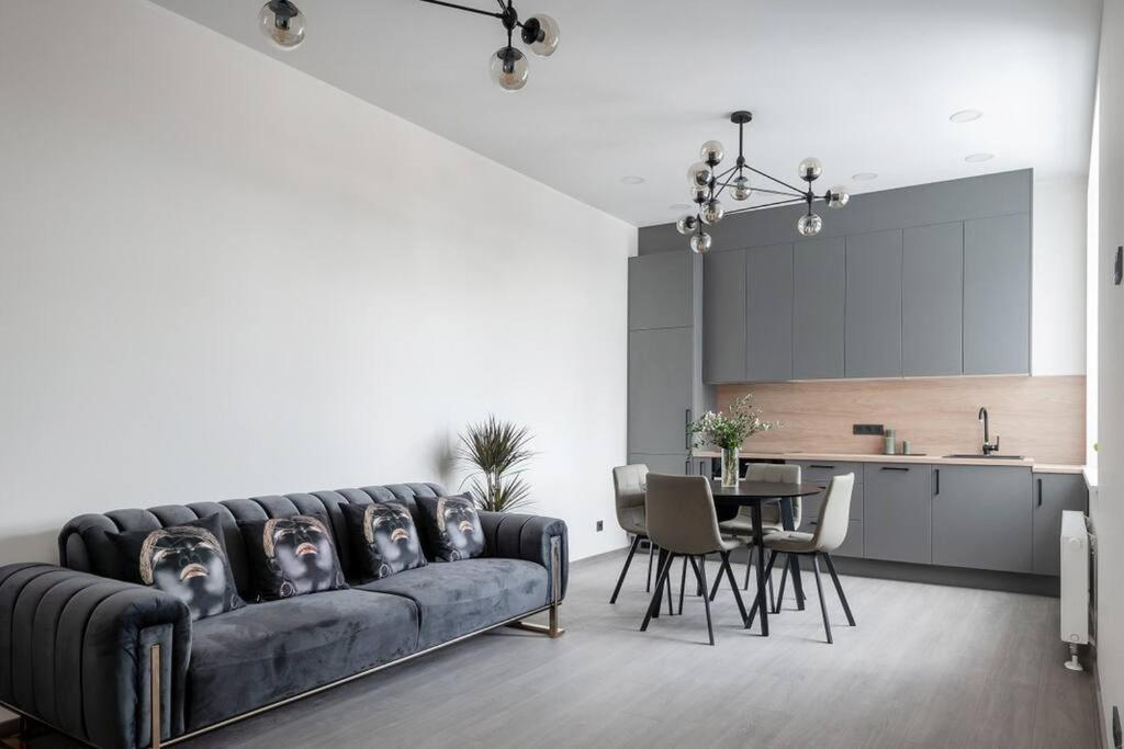Spacious Home In Central Рига Екстериор снимка