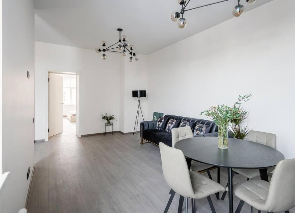Spacious Home In Central Рига Екстериор снимка